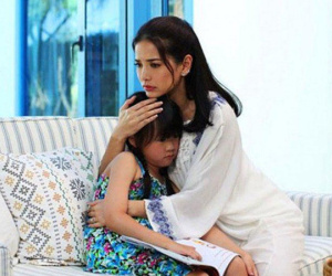 Con gái xin mẹ để dì đi họp phụ huynh thay, nghe con nói lý do tôi chết sững