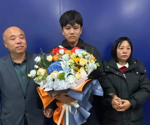 Thanh niên bị bắt cóc từ nhỏ tìm lại được bố đẻ tỷ phú, một bước đổi đời nhưng lại bất ngờ khó chịu