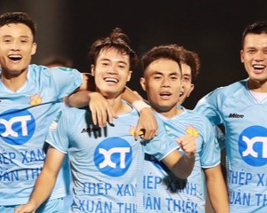 Văn Toàn tỏa sáng, Công Phượng thêm nhấp nhổm ở Nhật