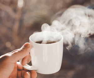 Cà phê nóng hay đá tốt hơn?