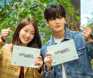 'Mẹ bỉm' Park Shin Hye nhan sắc 14 năm không đổi, tái hợp bạn diễn trong 'bom tấn' Người Thừa Kế