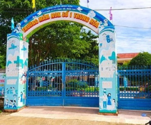 Nữ hiệu phó bị kỷ luật vì đăng video đồi trụy