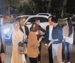 'Team qua đường' bắt gặp Quang Hải nắm tay Chu Thanh Huyền tới gặp bạn bè