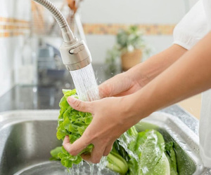 Mẹ chồng nàng dâu cãi nhau chỉ vì một rổ rau, con dâu lên MXH nhờ phân xử khiến chuyên gia cũng phải lên tiếng