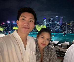 Đoàn Văn Hậu cùng Doãn Hải My tình tứ nơi bể bơi vô cực lớn nhất thế giới, tiếp tục có hành động chứng minh độ 'cuồng' vợ