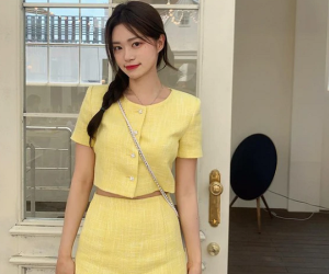 Trang phục màu vàng đang 'hot' không kém màu đỏ và 10 cách diện 'sang xịn mịn'