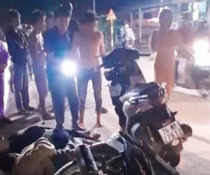 Hai xe máy tông nhau, 5 người thương vong
