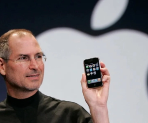Tấm séc từ năm 1976 của Steve Jobs được mua lại với giá gấp 9000 lần