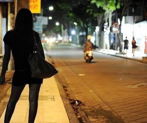 Chuyện nữ sinh viên bán dâm và quy định gây tranh cãi của nhà trường