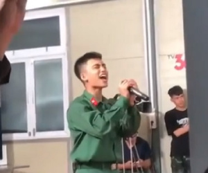 Rò rỉ clip MONO vừa nhảy vừa hát cực sung siêu hit trong quân ngũ