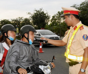 Loạt vi phạm người đi xe máy dễ bị 'tuýt còi' dịp cuối năm