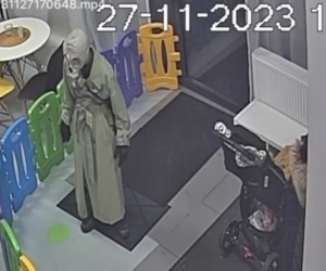 Đưa con đến khu vui chơi trẻ em, hàng loạt phụ huynh kinh hãi trước cảnh tượng được camera ghi lại