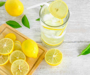 Nước chanh ngăn ngừa sỏi thận nhưng gây hại cho một số người