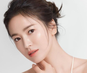 Song Hye Kyo ngày càng 'lão hóa ngược', U45 mà da vẫn căng bóng như idol đôi mươi nhờ 3 thói quen