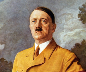 Vì sao trùm phát xít Hitler bắt chước ria mép của Vua hề Sác-lô?