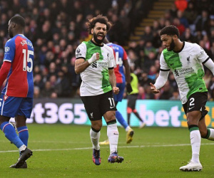 Salah ghi bàn thứ 200, Liverpool hạ Crystal Palace lên ngôi đầu bảng