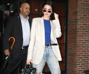 Diện áo blazer sang trọng như Kendall Jenner với 10 cách phối đồ không quá cầu kỳ