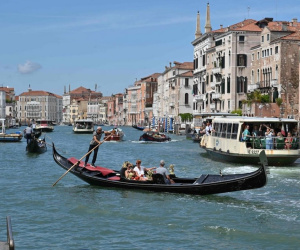 Du thuyền Venice bị lật vì hành vi không nghe lời người lái của du khách