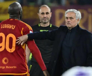 Hỗn loạn trận đấu của Roma & Mourinho: Lukaku ghi bàn sớm, bị thẻ đỏ vì cú xoạc rợn người