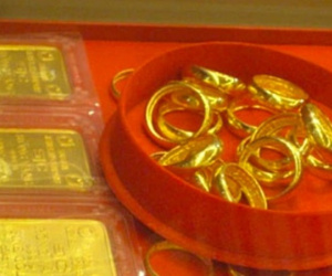 Giá vàng bất ngờ giảm mạnh