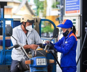 Giá xăng tiếp tục giảm mạnh vào chiều mai?