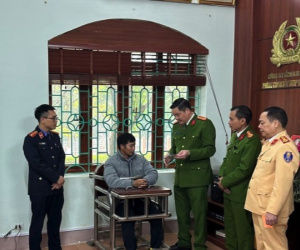 Bắt một Trưởng ban Mặt trận Tổ quốc, thu giữ 1 bánh heroin và gần 10kg thuốc phiện