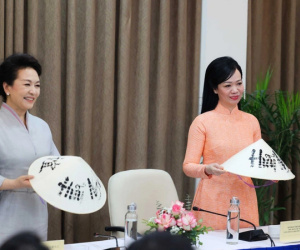 Hai phu nhân Chủ tịch nước Việt Nam, Trung Quốc giao lưu với sinh viên Đại học Quốc gia Hà Nội