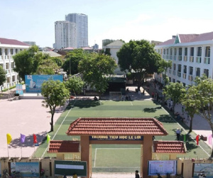 Sự thật vụ người phụ nữ lạ mặt dựng kịch bản 'đón hộ' con