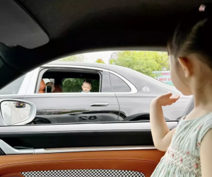 Con trai và con gái của Cường Đô la sử dụng xe sang hơn 30 tỷ đồng