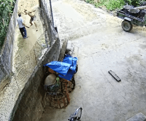 Hàng xóm vác dao giải quyết mâu thuẫn, người chết kẻ bị thương