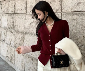 9 cách diện trang phục tông đỏ nổi bật cho mùa lễ hội cuối năm