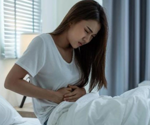 Cô gái 20 tuổi bị chẩn đoán mắc ung thư dạ dày chỉ sau nửa năm uống nước kiểu này, bác sĩ cảnh báo thói quen nguy hại
