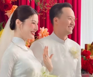 Lễ ăn hỏi Diễm My 9x: Chú rể diện áo dài lịch lãm, khoảnh khắc 'dán chặt mắt' khi cô dâu lộ diện gây sốt