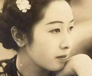 Bị nhà chồng đuổi ra đường vì không thể sinh con, người phụ nữ kết hôn lần 2 và tạo nên cuộc đời huy hoàng