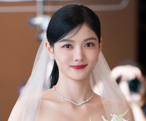 Chiêu rửa mặt của Kim Yoo Jung: Vừa giúp da mịn màng, vừa giải quyết tình trạng mặt to, cằm nọng