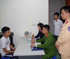 Bắt tài xế 20 tuổi lái ôtô thông chốt kiểm tra nồng độ cồn, tông thẳng vào CSGT