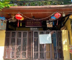 Tiệm bánh mì Phượng bị nhiều người kiện ra tòa vì gây ngộ độc