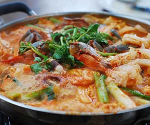Tự làm Lẩu kim chi Hàn Quốc ngon 'hết nước chấm' tại nhà