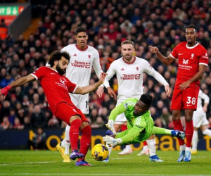 Hàng phòng ngự MU kiên cường cầm hòa Liverpool, Onana và Varane chói sáng