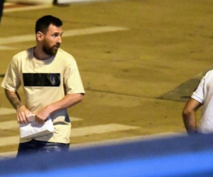 Messi lặng lẽ cùng gia đình trở về quê nhà, hóa ra để chuẩn bị đi ăn cưới một nhân vật đặc biệt