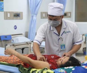Tin mới vụ nữ sinh ‘bom hàng’: Sức khỏe người mẹ đã hồi phục