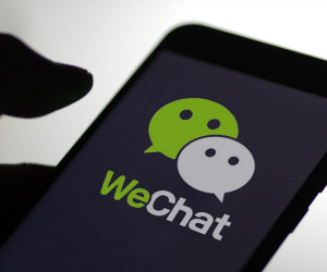 Cô gái gây 'choáng' vì phải 'out' khỏi 600 nhóm chat khi nghỉ việc
