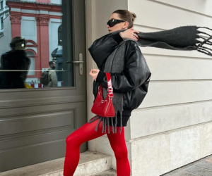 Hot nhất lúc này là quần tất đỏ: Diện lên rất hay lại hợp đi chơi Noel, đến Jennie cũng bắt trend rồi!