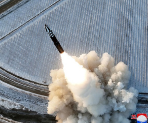 Triều Tiên xác nhận phóng ICBM Hwasong-18 mới nhất