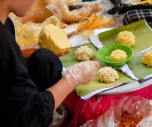 Hàng xôi xéo 'thần tốc' ở Hà Nội ngày bán 1000 suất, khách xếp hàng vây quanh