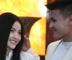 Cận cảnh nhan sắc Chu Thanh Huyền trong ngày dạm ngõ, vừa thấy nhà Quang Hải xuất hiện đã có hành động chuẩn con dâu khéo léo
