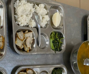 Nhiều học sinh nghi ngộ độc sau bữa ăn ở trường