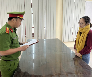 Mất hơn 1 tỷ đồng thuê người mang thai hộ nhưng nhận con không cùng huyết thống
