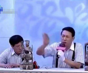 Cặp vợ chồng mang bảo vật của tổ tiên đi thẩm định, chuyên gia run rẩy khi thấy bức thư bí ẩn phía sau