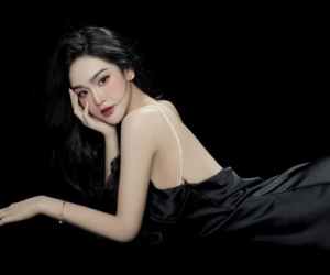Diễn viên sinh năm 1999 sexy có cảnh nóng táo bạo ở 'Chúng ta của 8 năm sau'